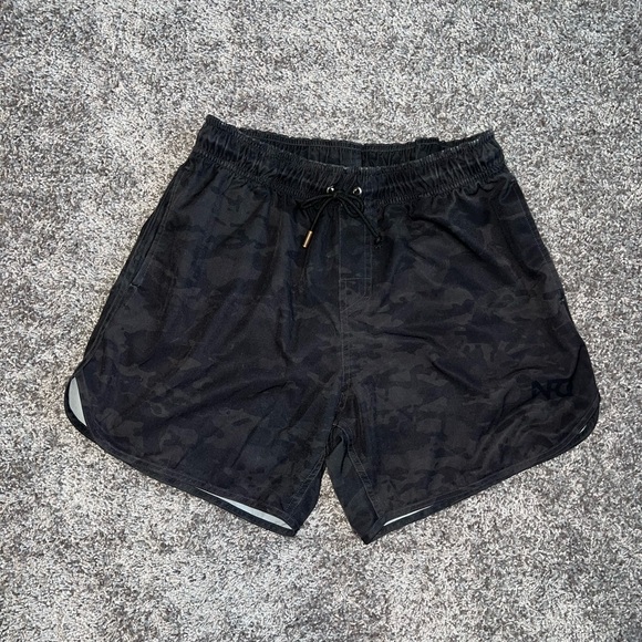 NFQ Men's Black Camo Athletic Shorts - Picture 1 of 4